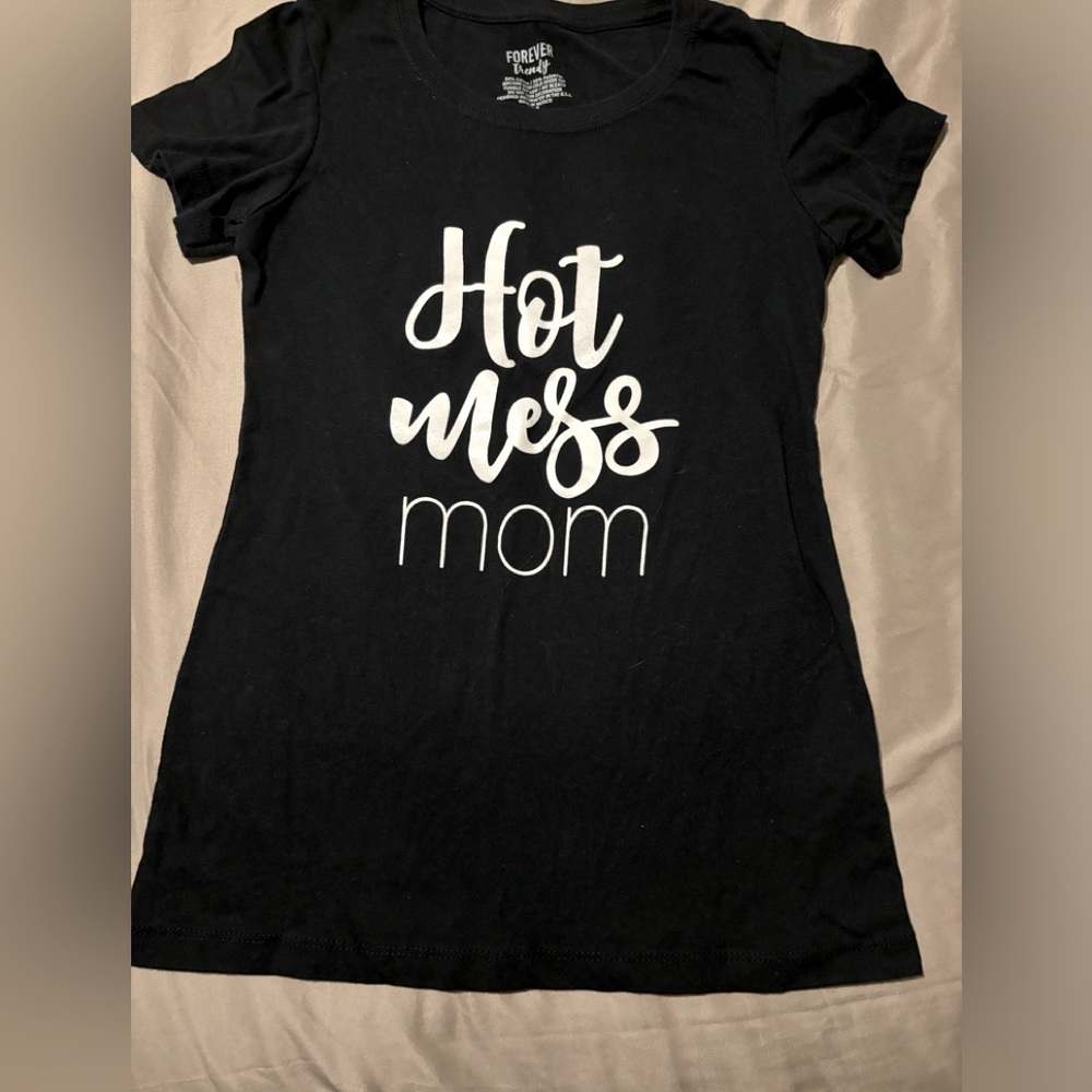 Hot mess mom tee